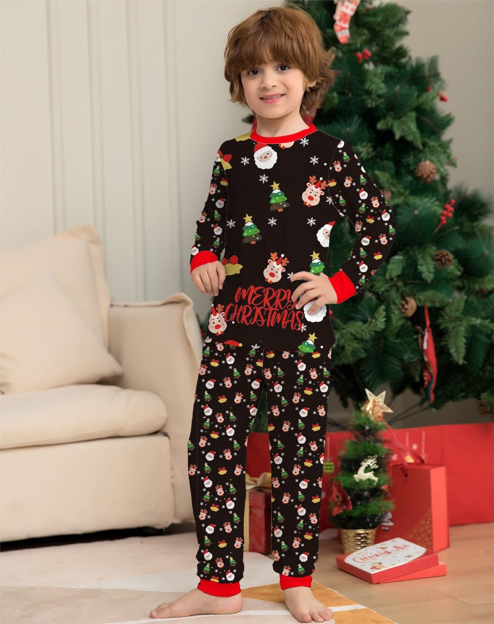 Ensemble pyjama famille Noël assorti. Design festif hivernal, garantissant confort et esprit de Noël pour tous.
