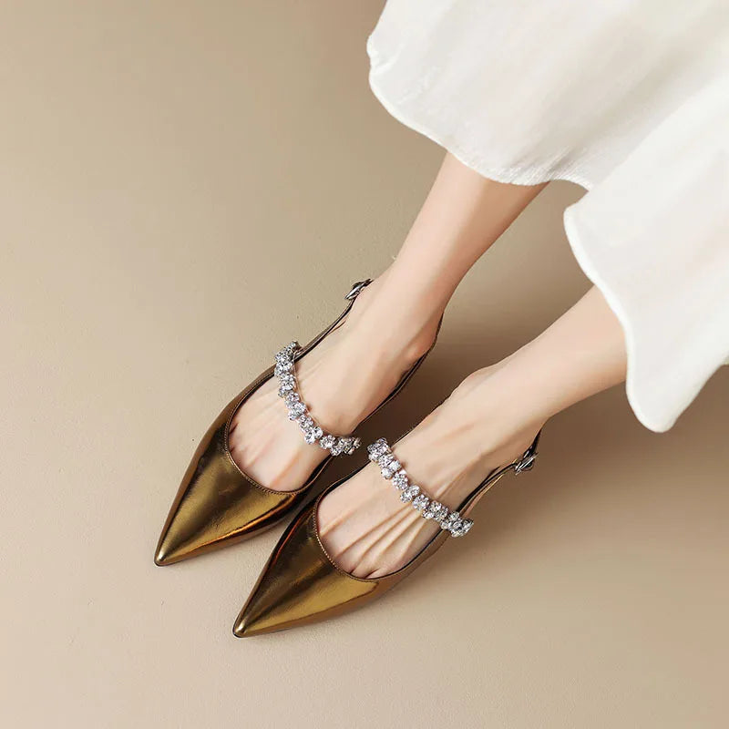 Escarpins de fête pour femme, brillants et confortables, chaussure à talon idéale pour célébrations.