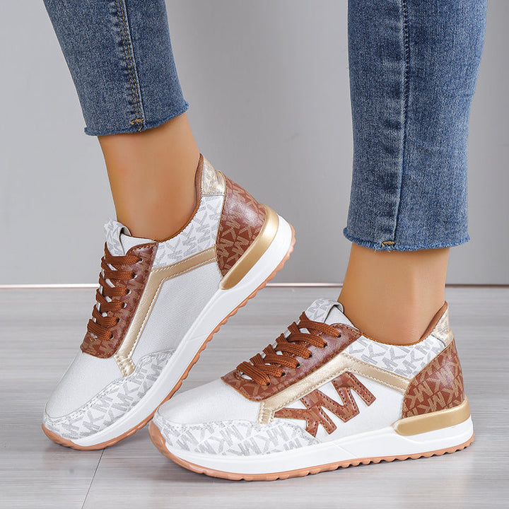 Design élégant de baskets femme, adaptable pour le sport et un look urbain décontracté.