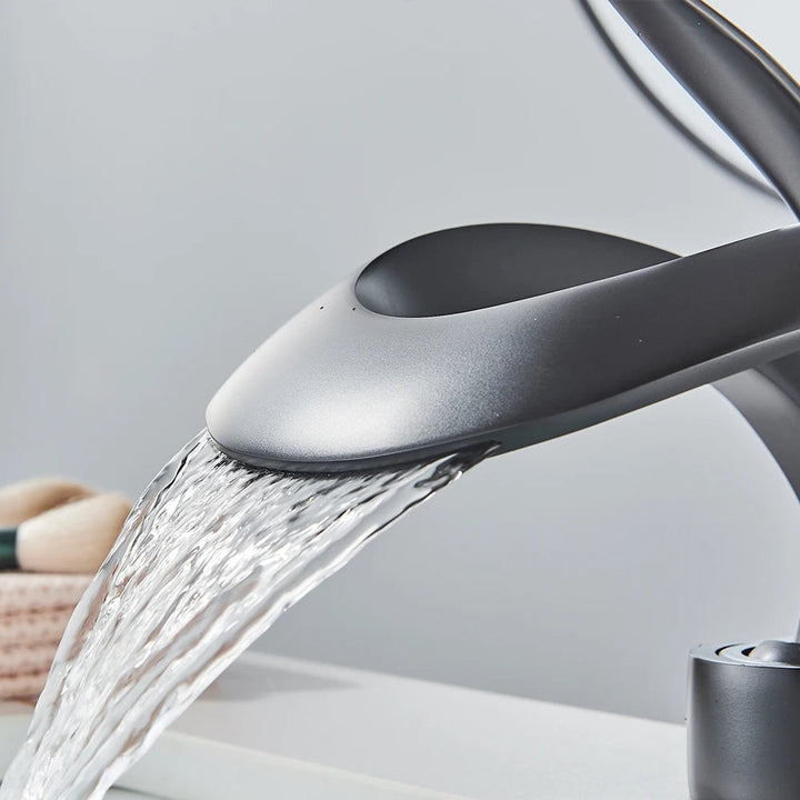 Robinet de lavabo cascade en laiton massif, mitigeur design moderne pour salle de bain Flowarc.
