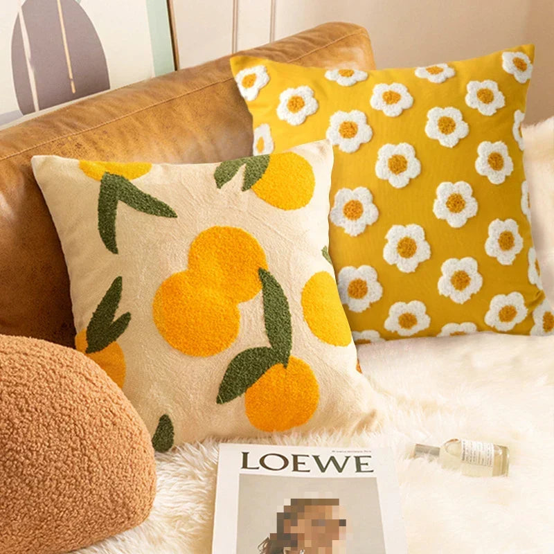 Housse de coussin brodée tournesol 45x45 cm, décoration élégante pour salon ou chambre.