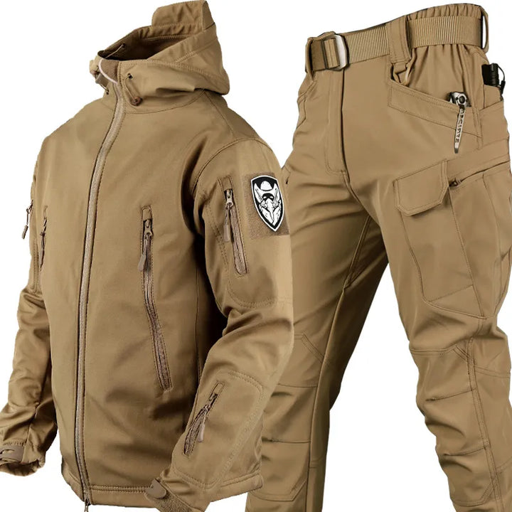 Veste à capuche confortable et pantalon multipoches fonctionnel Celso pour homme, parfait sportswear et aventure.