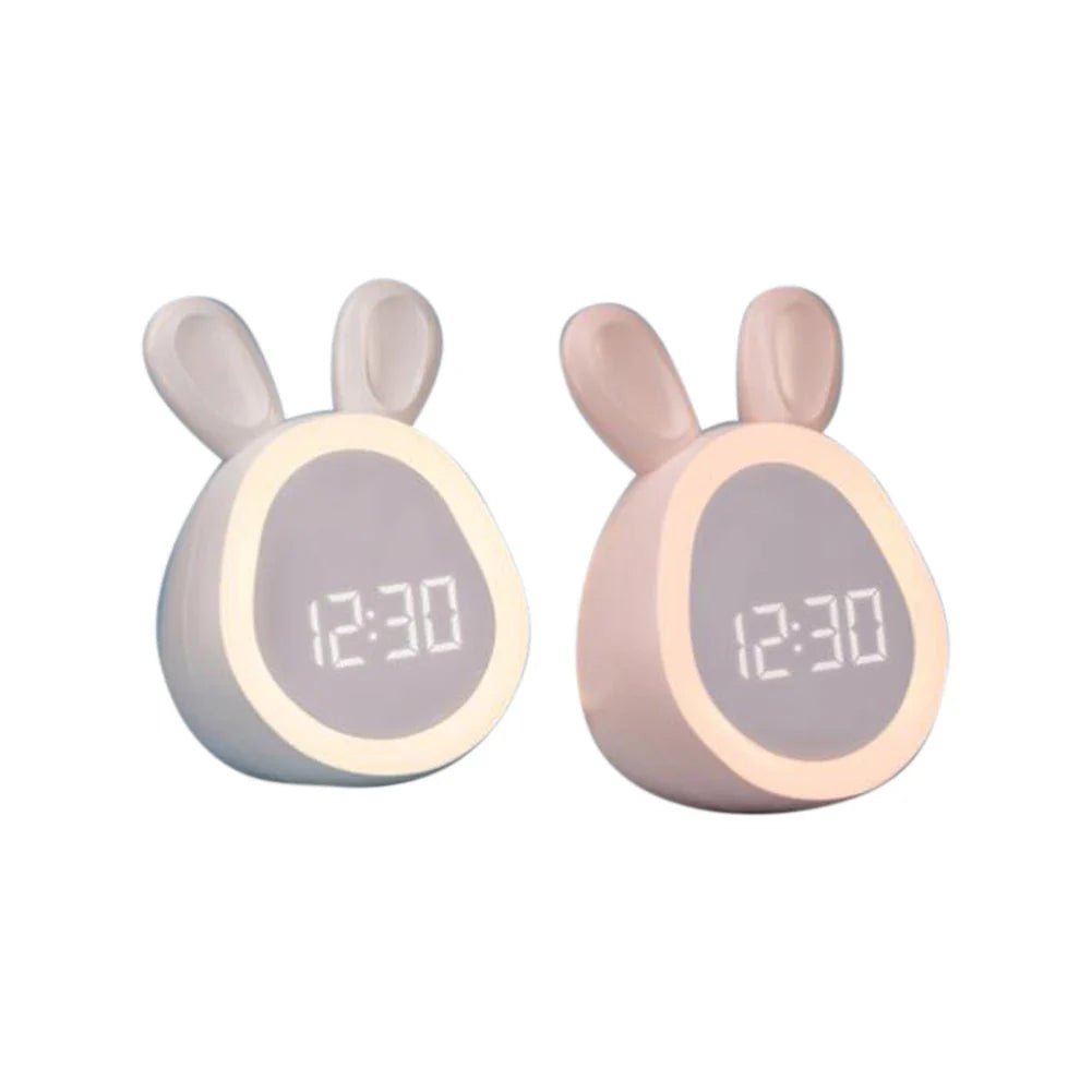 Réveil enfant forme lapin, veilleuse LED douce. Favorise un sommeil paisible et l'autonomie.