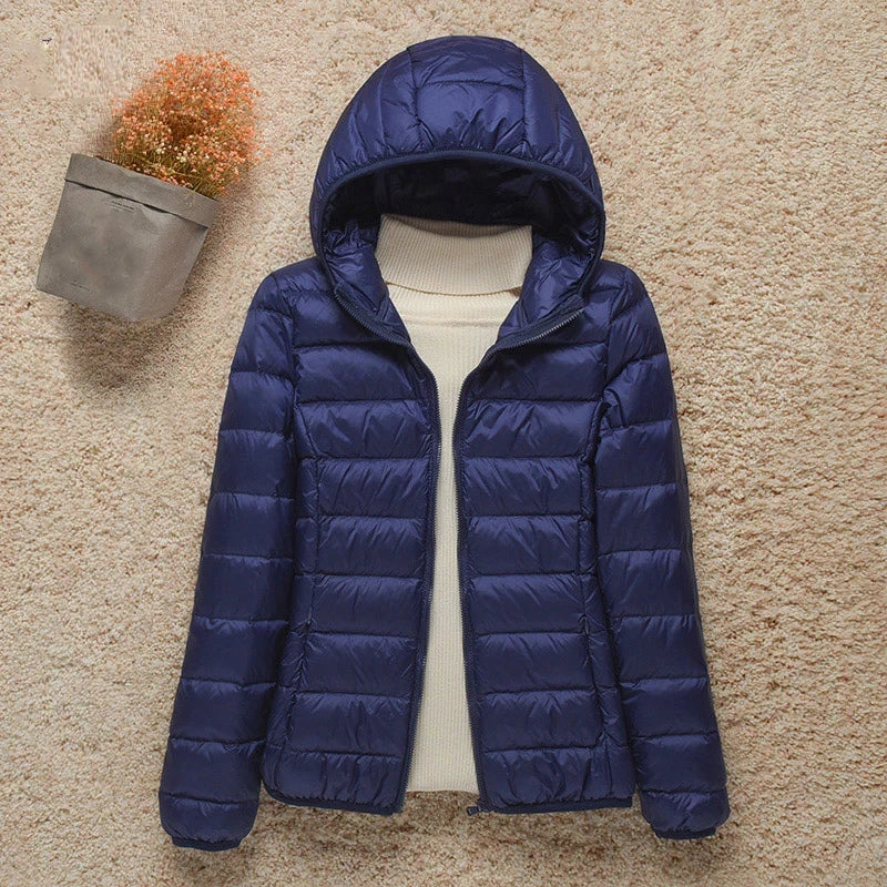 Veste doudoune femme élégante, chaude et légère. Parfaite pour la ville et l'automne frais.