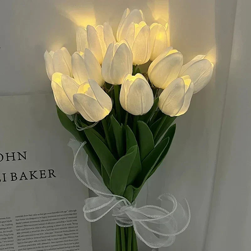 Lampe de nuit tulipe LED portable, offrant une lumière douce et relaxante pour la chambre.