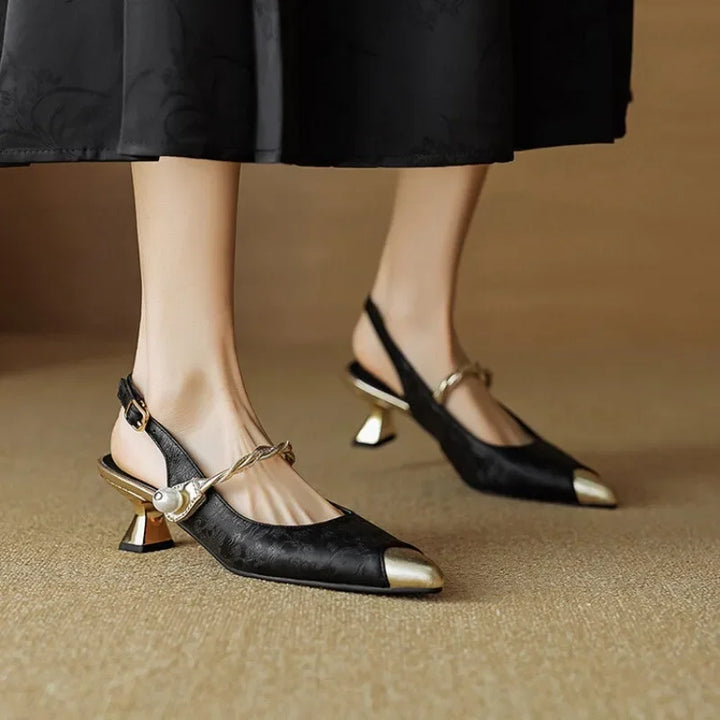 Sandales femme élégantes bout pointu slingback avec talon chaton et perle. Couleurs vert, beige, noir.