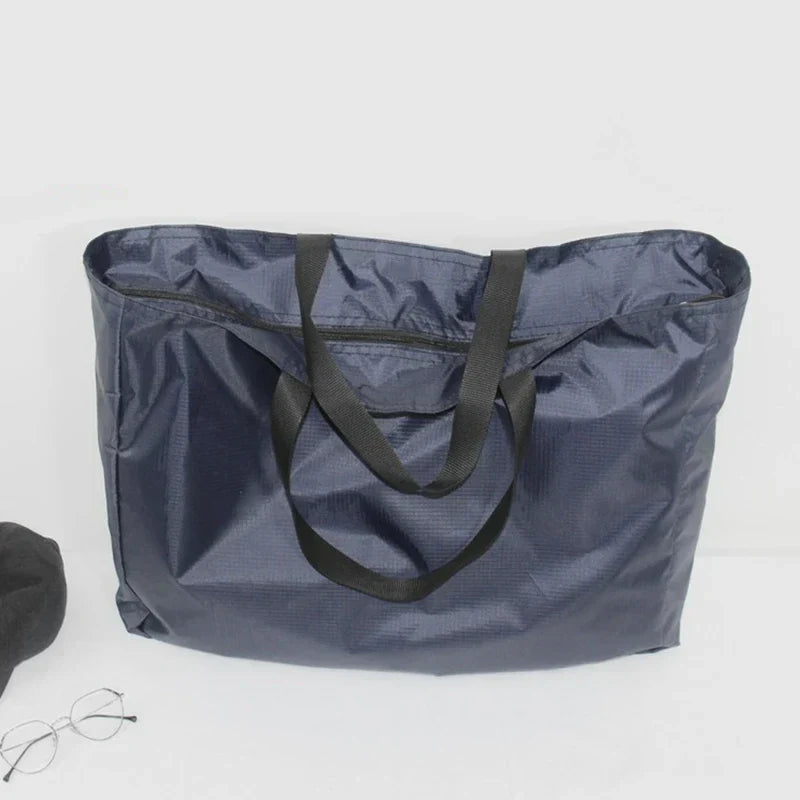 Sac de voyage pratique pour femmes, imperméable, léger et pliable, accessoire essentiel pour le sport et le voyage.