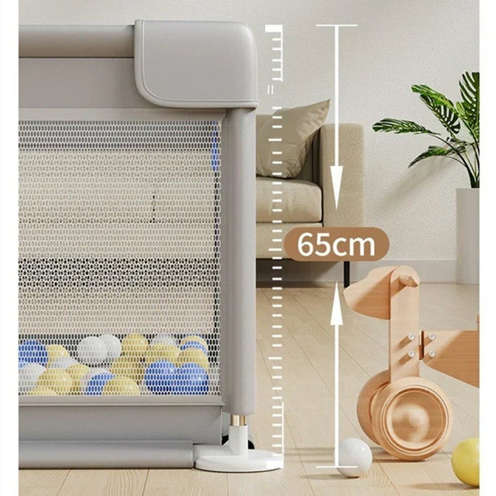 Parc de jeu évolutif pour bébé, en plastique robuste, modulable pour intérieur ou extérieur.