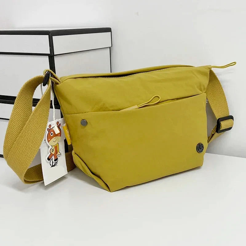 Sac banane femme imperméable en toile, protège vos objets de valeur de la pluie et de l'humidité.