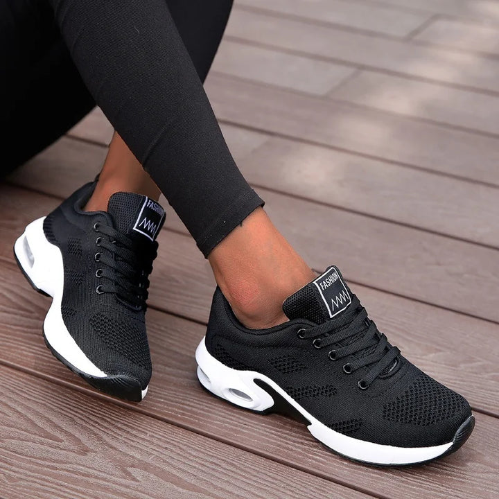 Sneakers AeroLuxe légères pour hommes et femmes, idéales pour le running, la marche et l'activité sportive, très respirantes.