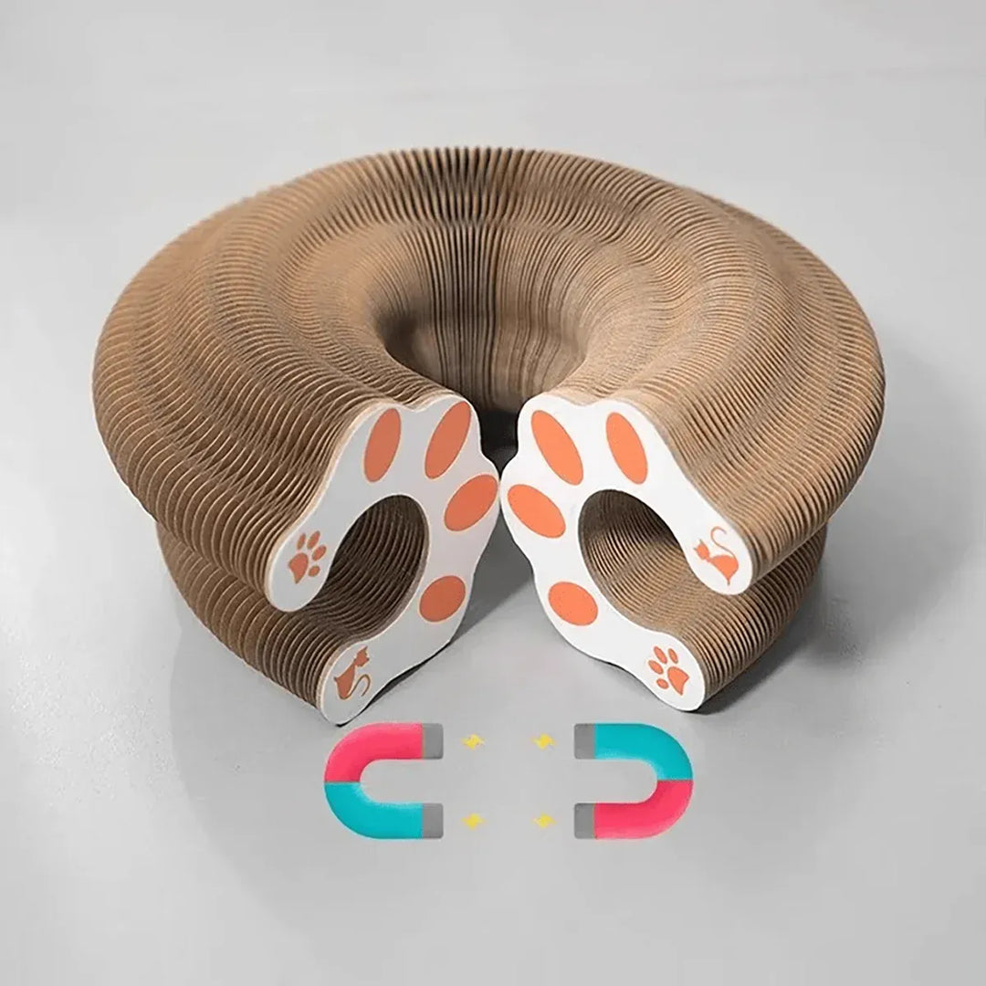Accessoire chat essentiel : grattoir interactif stimulant, idéal pour les griffes et le jeu quotidien.