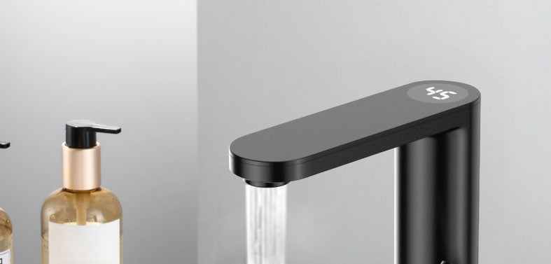 Robinet chauffant, design moderne et élégant, fournit de l'eau chaude instantanément pour une utilisation facile.