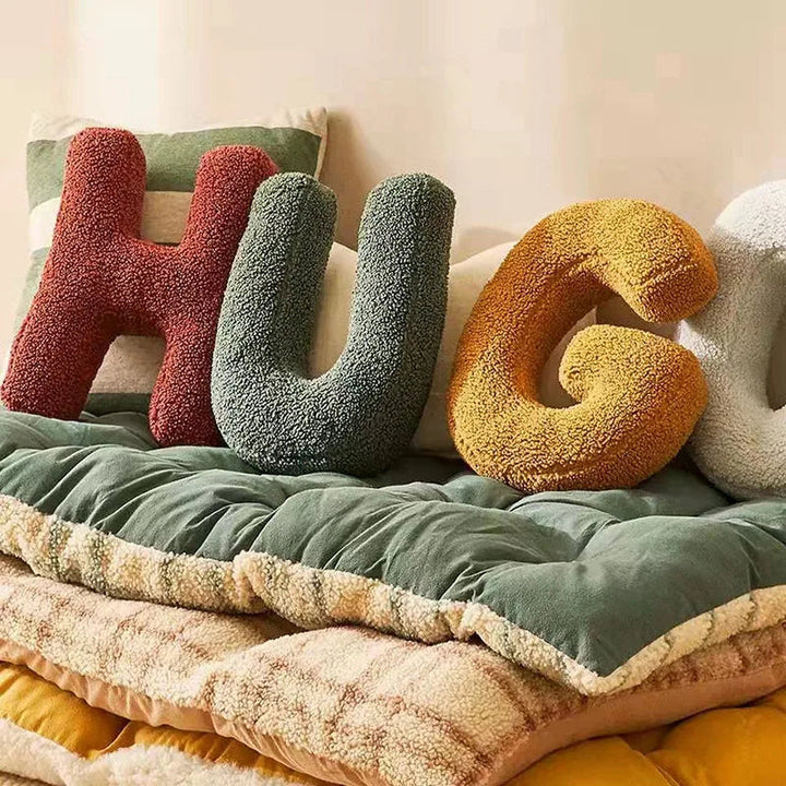 Coussin décoratif lettre Z, en coton pour une chambre d'enfant ludique.