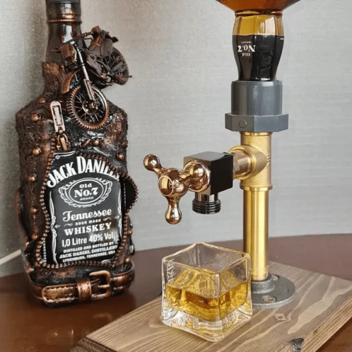 Superbe distributeur bois pour service de boissons lors de réceptions, ajoutant une touche luxe à la table.