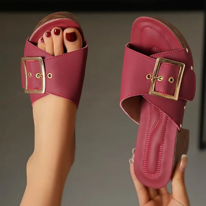 Sandales compensées chic pour femmes, avec plateforme tendance, idéales mode été.