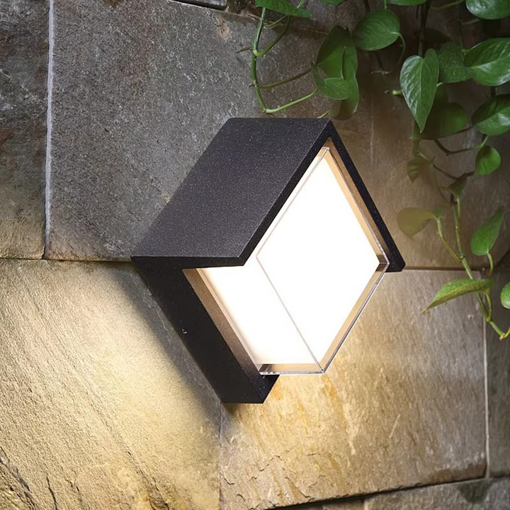 Applique murale LED facile à installer, étanche, avec détecteur de mouvement pour tous extérieurs.