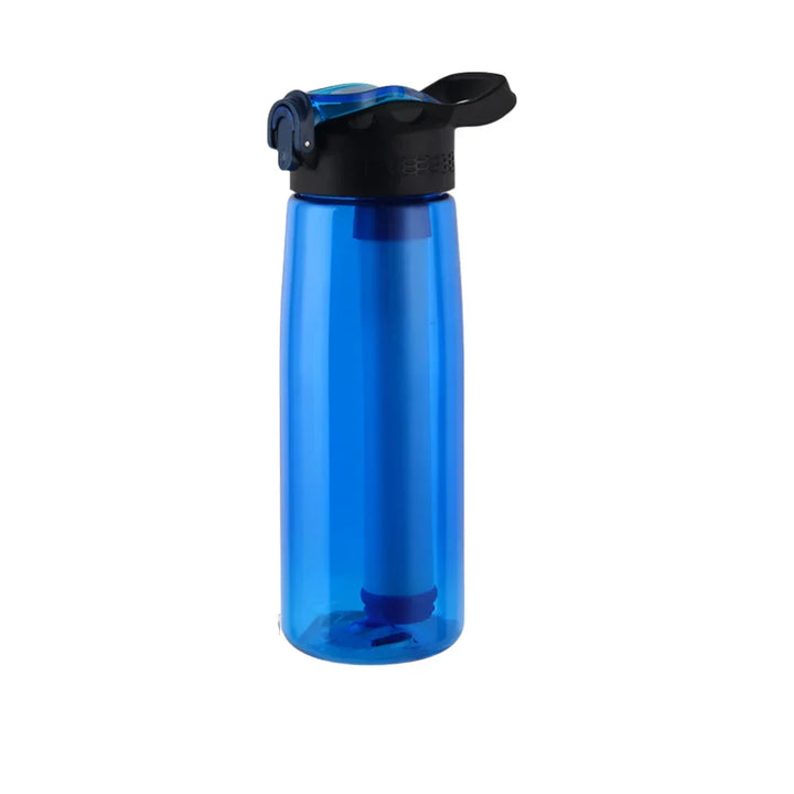 Bouteille d'eau portable avec filtre purificateur. Idéale pour garantir une hydratation sûre en randonnée et voyage.
