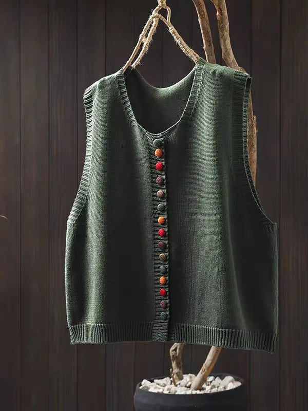 Détail du cardigan femme col rond. Tissu fluide, parfait pour layering chic automne-hiver.