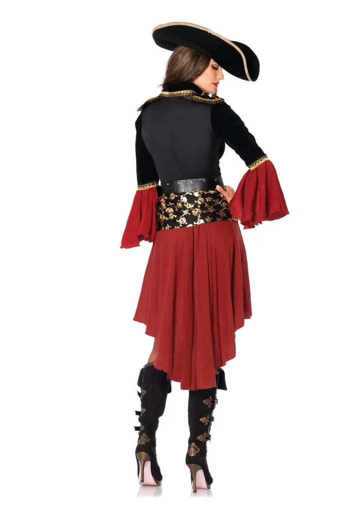 Costume pirate femme complet, avec détails sophistiqués et chapeau chic, parfait pour un rôle d'aventurière en soirée.