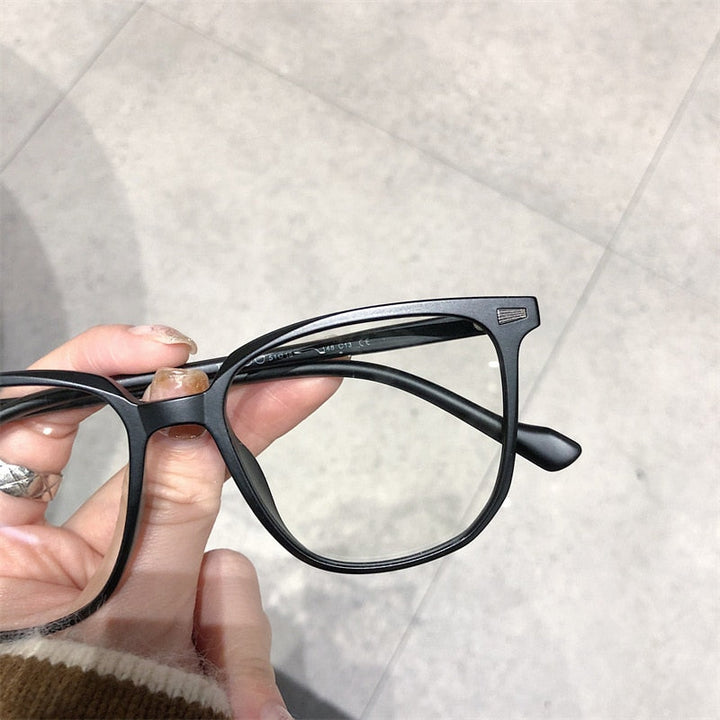 Style et protection: lunettes myopie unisexes, filtre anti-lumière bleue, essentielles pour la vision.