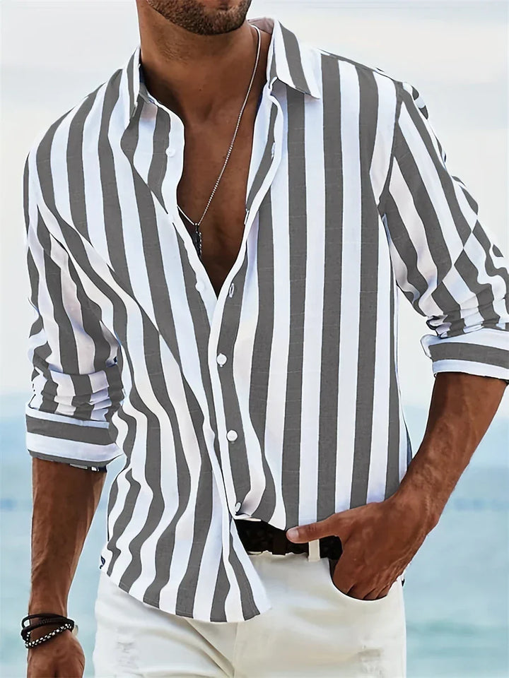 Haut homme rayé à manches longues, col classique. Confortable et élégant pour un look casual d'été.