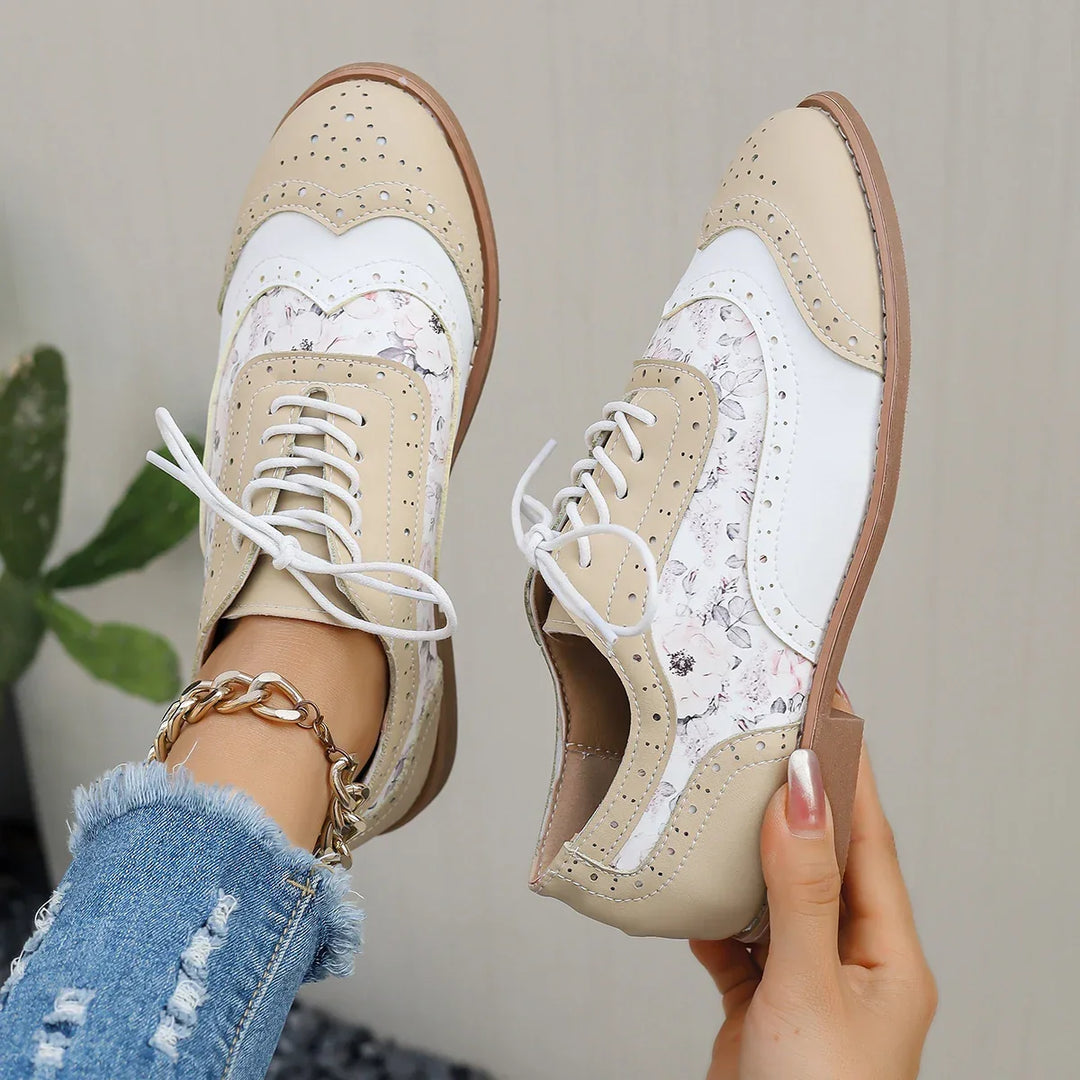 Chaussures Oxford modernes femme, multicolores brillantes (rose, vert) à lacets, confort et style unique.