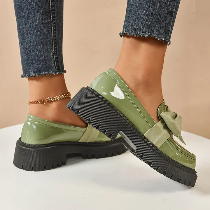 Chaussures femmes élégantes Garisa. Plateforme, semelle compensée et nœud papillon mode.