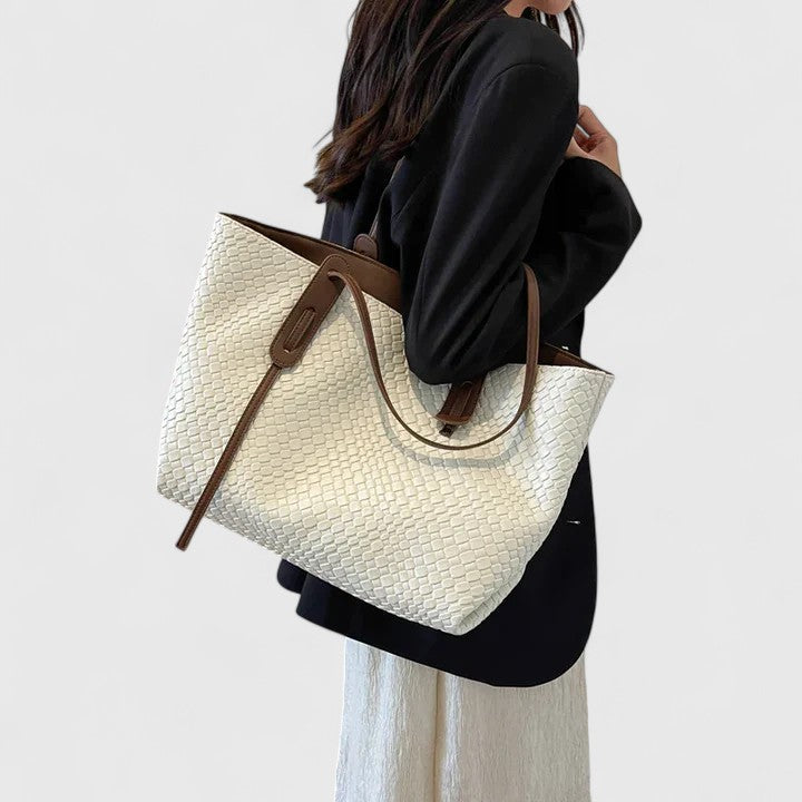 Sac à main féminin tressé, un fourre-tout chic pour toutes vos tenues quotidiennes.