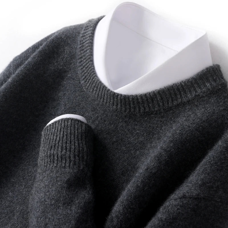 Pull décontracté mais élégant pour homme, en pure laine mérinos chaude et confortable.