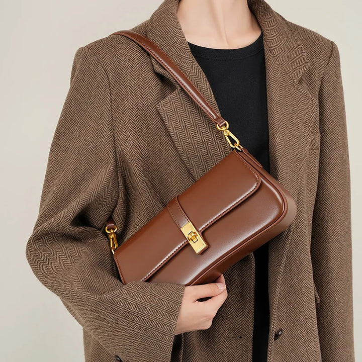 Sac à épaule femme en cuir marron, élégant et polyvalent, parfait accessoire de mode chic.