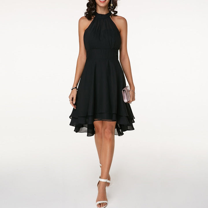 Robe de soirée femme, mini plissée, sans manches, pour une allure élégante et féminine.