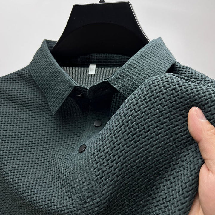 Vêtement polo homme respirant, confort léger. Indispensable pour un été stylé et agréable.