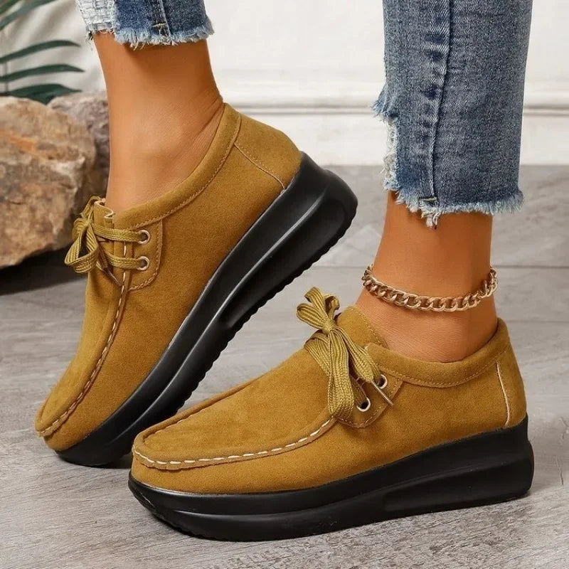 Bottines femme élégantes pour l'hiver, décontractées et faciles à enfiler. Style mode hiver.