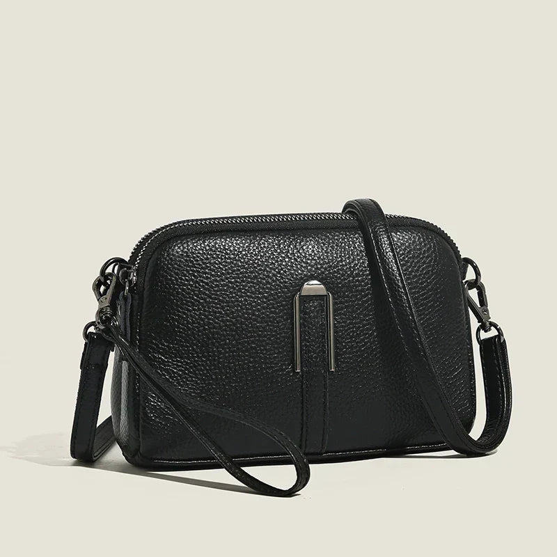 Sac bandoulière chic femme, style luxe et organisation optimale. Compagnon élégant pour vos essentiels quotidiens.
