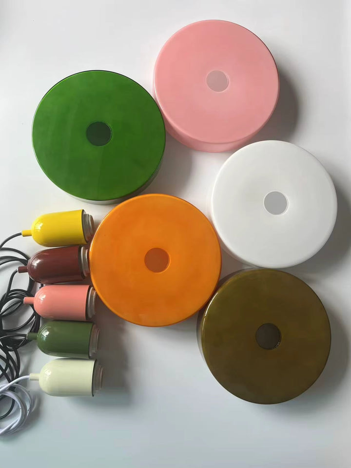 Lampe suspendue Bauhaus, design moderne et coloré, parfaite pour cuisine et salon.