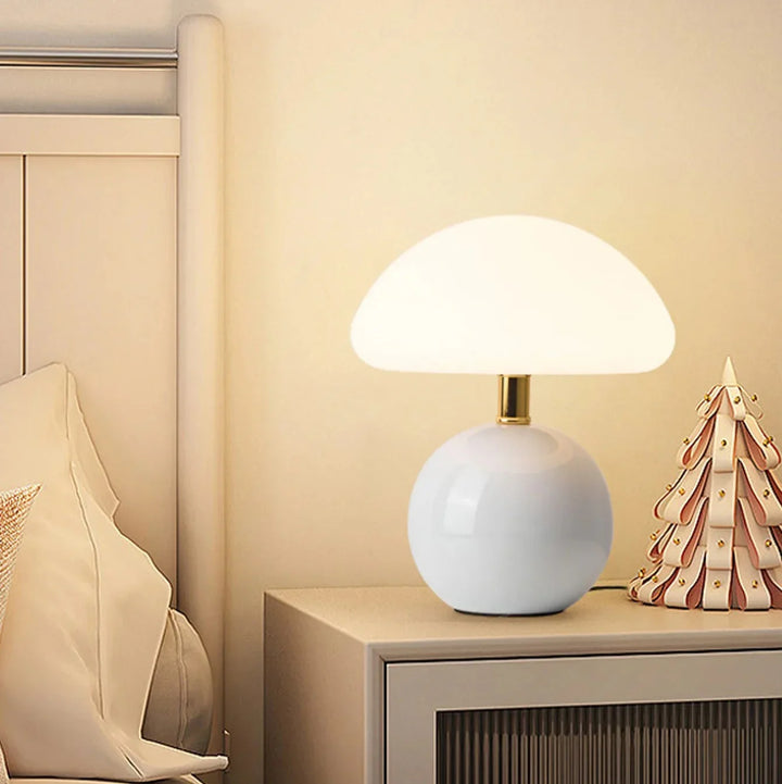 SereneGlow, lampe de chevet LED design. Éclairage ambiant pour détente, tactile, idéale pour chambre moderne.