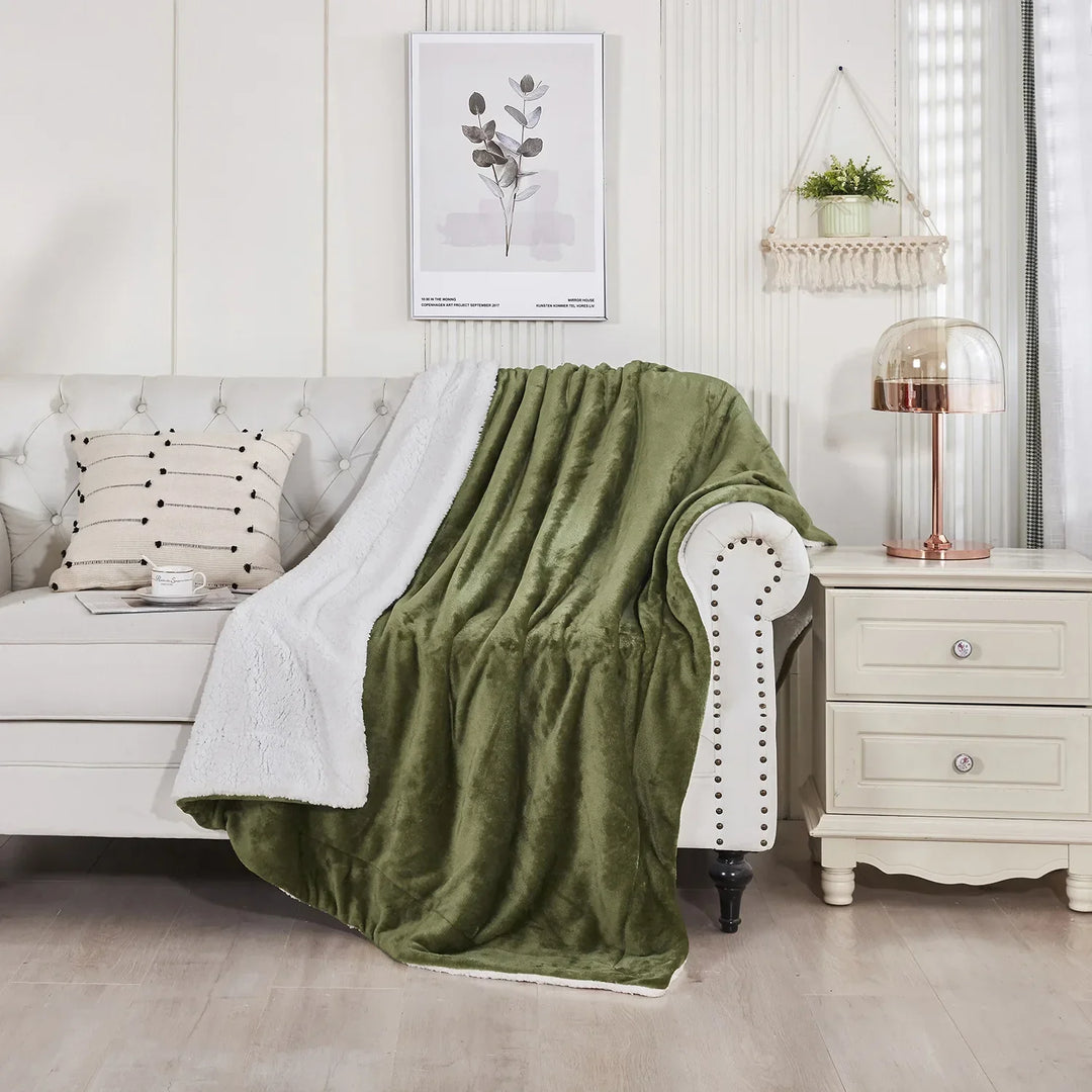 Couverture sherpa réversible polaire, plaid doux et chaud pour le confort maison, toutes saisons.