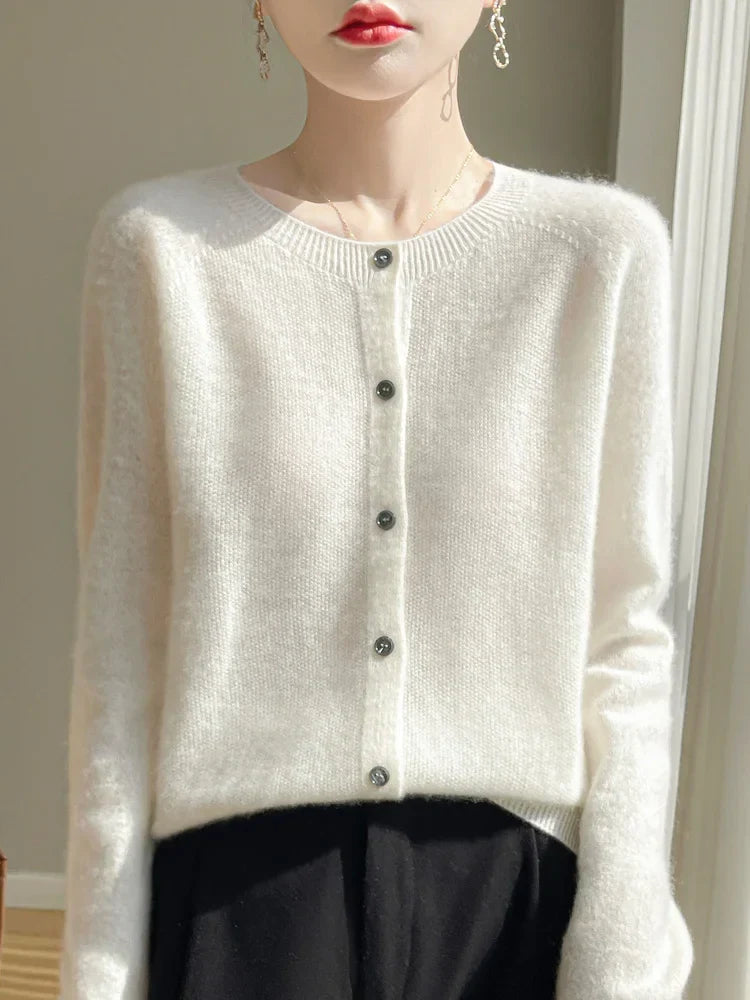 Veste cardigan femme, pour un style mode intemporel et un confort inégalé en toute occasion.
