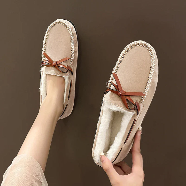 Mocassins femme LuxeStep en cuir suédé doux, design élégant et polyvalent, chaussure chic pour l'automne.