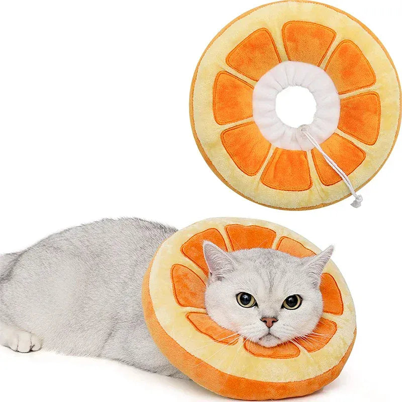 Collerette de récupération confortable en coton doux pour chat, protection anti-léchage post-opératoire réglable.