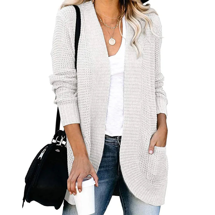 Gilet femme tricoté, élégant et confortable. Idéal pour le bureau ou les sorties casual chic. Vêtement polyvalent.