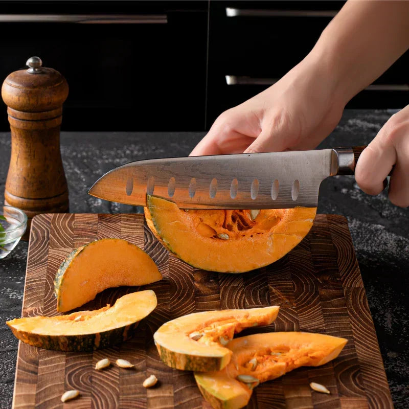 Planche à découper durable en teck, bois naturel et élégant, parfaite pour la cuisine moderne. Ustensile résistant.