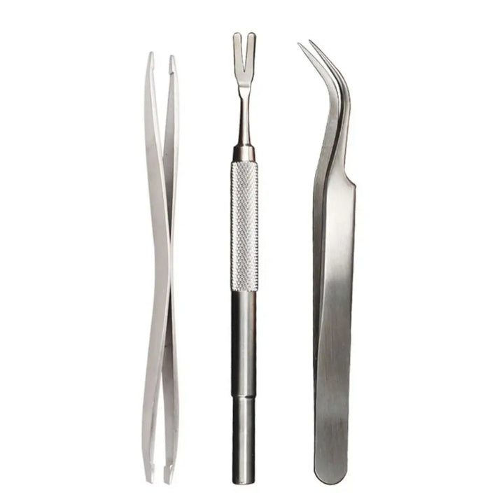 Vue détaillée du kit extracteur de tiques, accessoire indispensable pour la santé animale, pour chiens, chats et petits animaux.