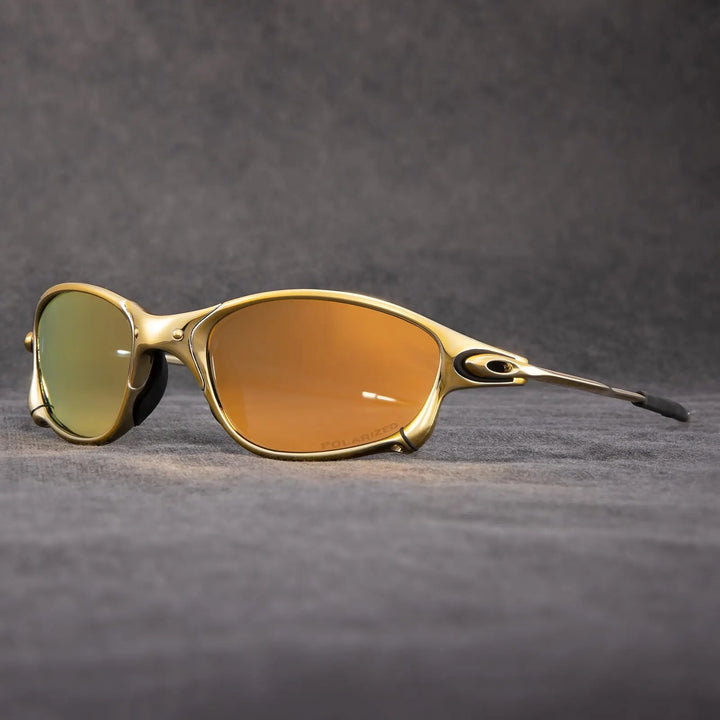 Accessoire été: Lunettes de soleil polarisées unisexes avec verres rouges réfléchissants et monture métal. Confort et clarté.