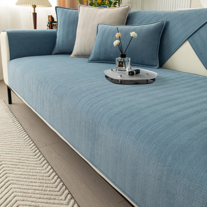 Housse de canapé extensible en polyester et élasthanne, offrant un ajustement parfait et une touche moderne.