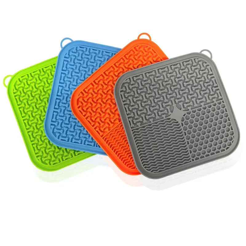 Tapis de léchage en silicone durable, offrant une expérience apaisante et anti-stress aux animaux de compagnie.