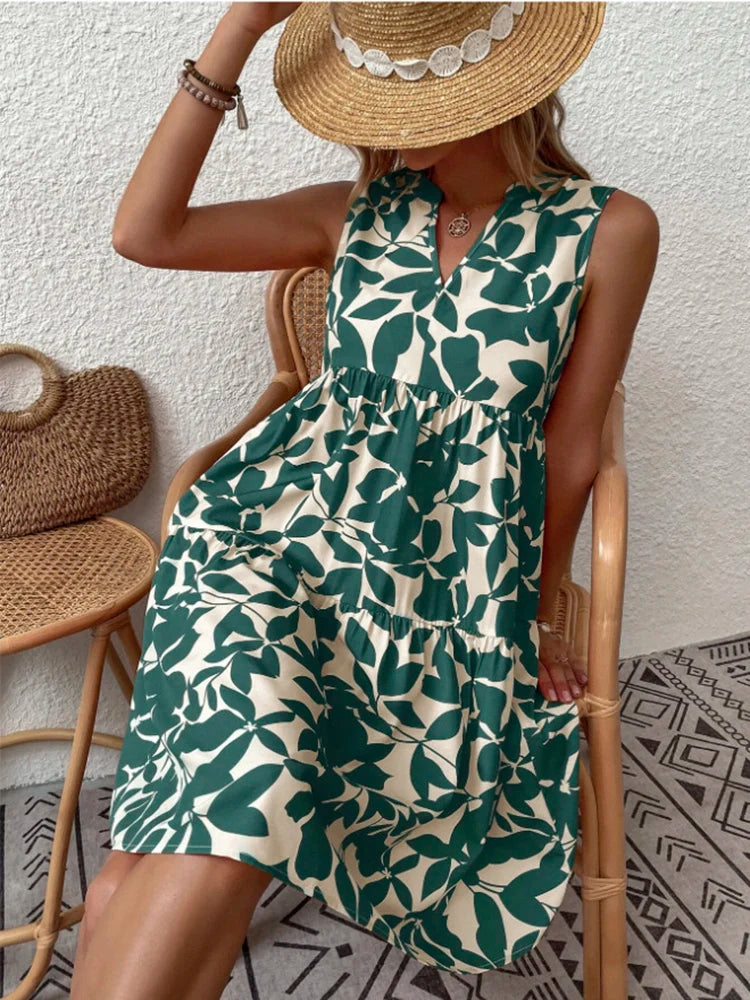 Robe courte bleue sans manches pour femme, look estival chic et frais. Parfaite pour le printemps/été.