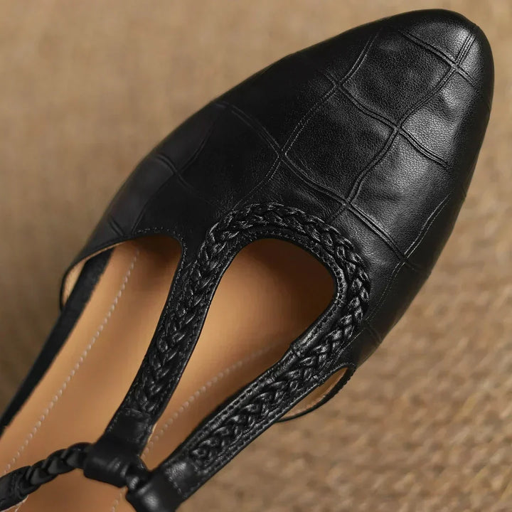Chaussures polyvalentes femmes, élégantes et confortables avec bride tressée. Parfaites pour le travail ou loisirs.
