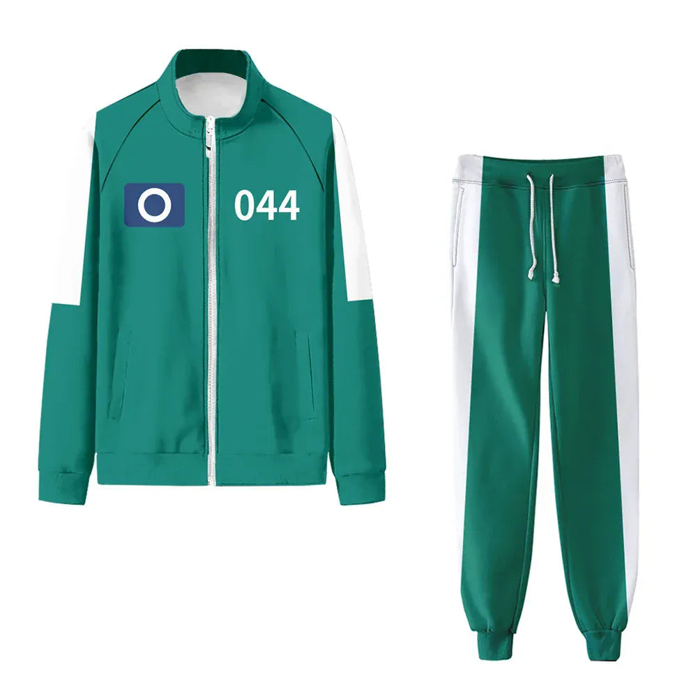 Costume de survêtement unisexe inspiré d'une série culte coréenne, reconnaissable pour fêtes et cosplay.