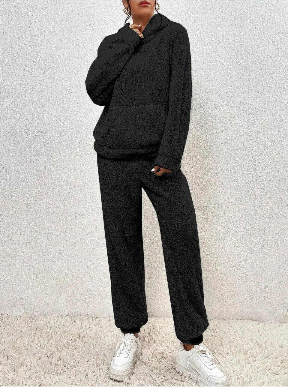 Tenue de détente LuxeCuddle en teddy, unisexe, avec capuche, pour un confort ultime en intérieur.